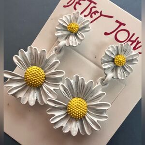 🌺 Betsey Johnson he loves me, he loves me not, Double Daisy Dangle earrings 🌺
